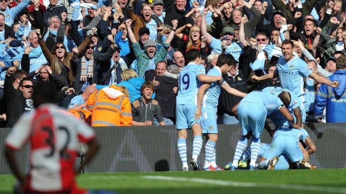 Agüero celebra el gol del título