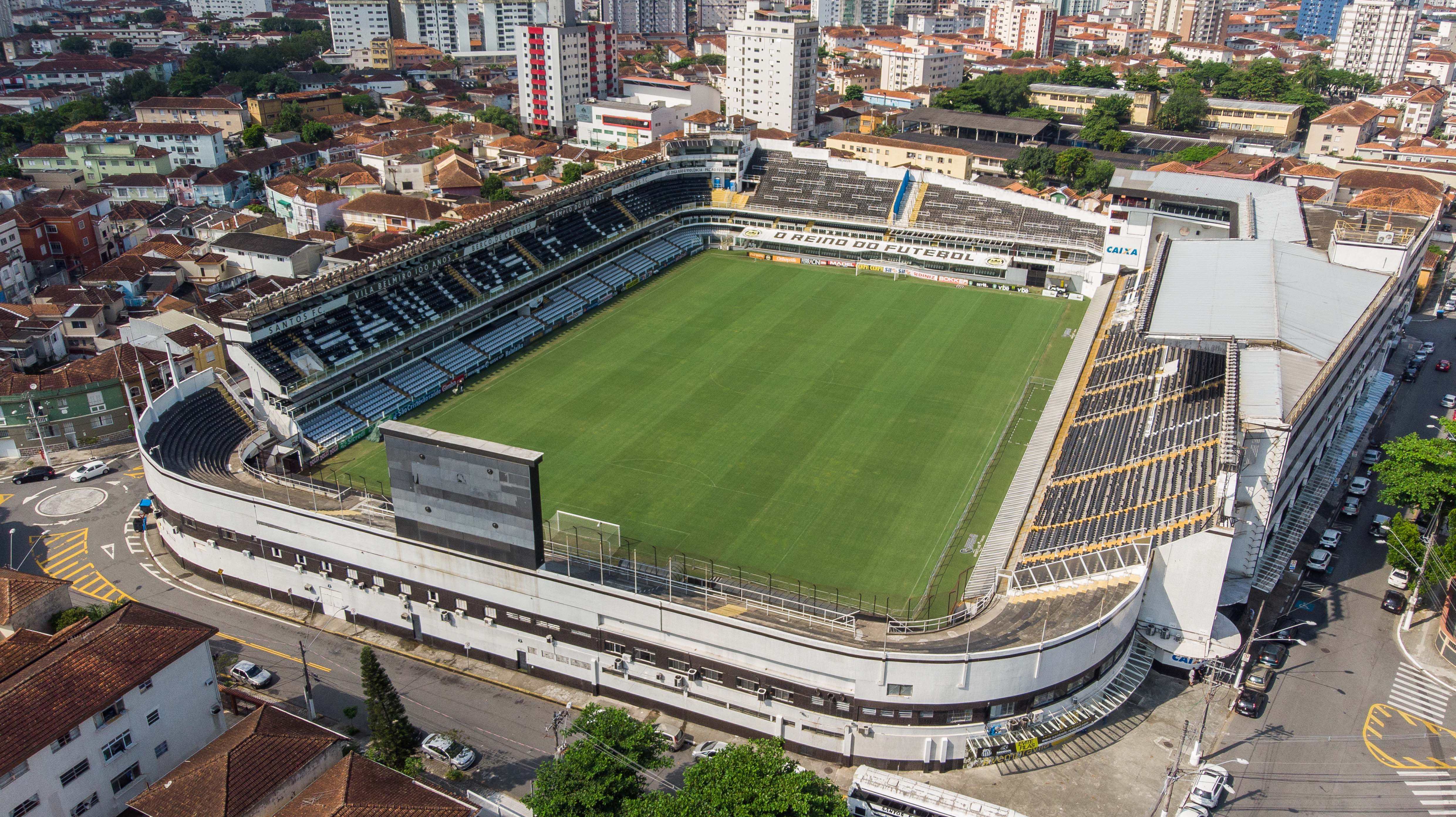 Vista aérea de Vila Belmiro, estadio histórico del Santos FC